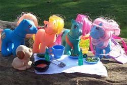 The ponies have lunch